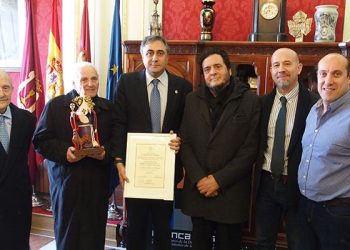 Mariscal es nombrado Hermano Mayor Vitalicio de la Hermandad de La Negación de San Pedro