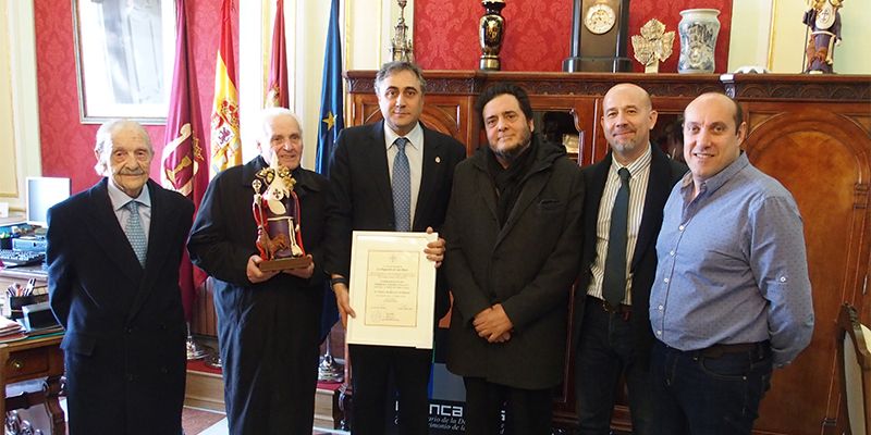 Mariscal es nombrado Hermano Mayor Vitalicio de la Hermandad de La Negación de San Pedro