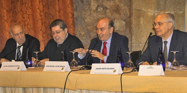 La Sociedad Castellano-Manchega de Hipertensión y Riesgo Vascular premia un caso presentado por profesionales de Guadalajara La Sociedad Castellano-Manchega de Hipertensión y Riesgo Vascular premia un caso presentado por profesionales de Guadalajara