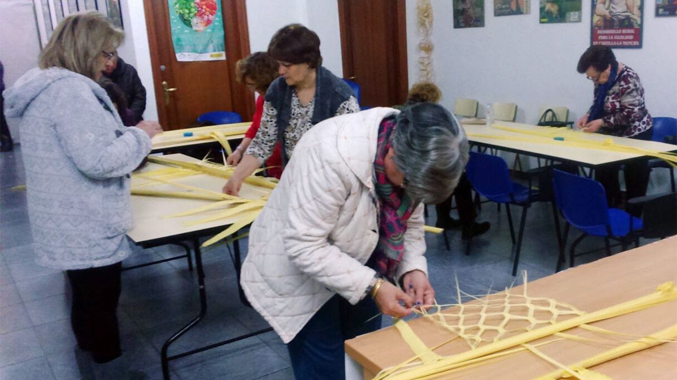 AMFAR conserva la tradición del Rizado de Palmas en Bolaños