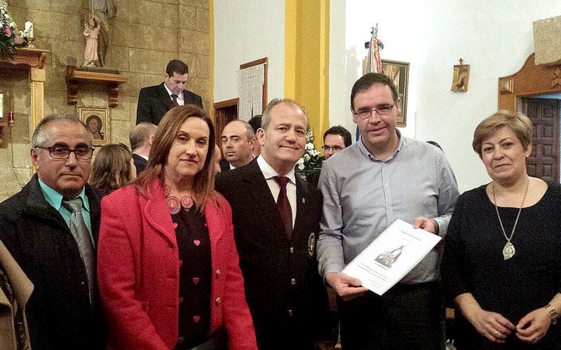 Prieto asiste en El Herrumblar al estreno del himno de San Julián en el concierto del Sábado de Gloria