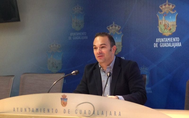 El Ayuntamiento de Guadalajara sustituye antiguas farolas por otras de tecnología LED