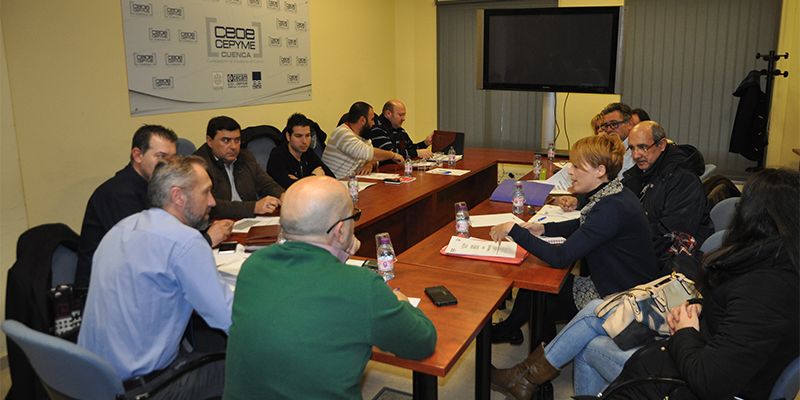 CEOE-Cepyme Cuenca y sindicatos constituyen la mesa de negociación del sector comercio 1 comercio constitucion mesa
