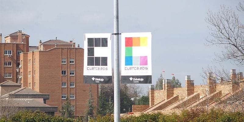 Cuenca se engalana con banderolas para anunciar el 20 Aniversario de Cuenca como Ciudad Patrimonio de la Humanidad