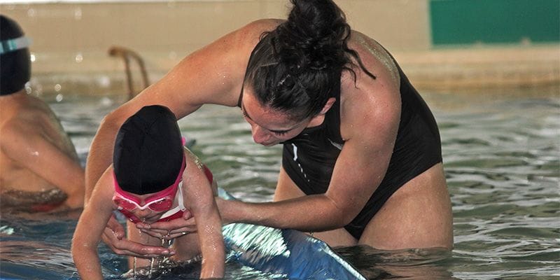 El Hospital Nacional de Parapléjicos acoge la II edición del curso de natación aplicada a personas con discapacidad