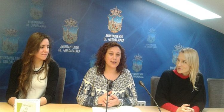 El Ayuntamiento de Guadalajara pone nuevamente en marcha una Escuela de Padres El Ayuntamiento de Guadalajara pone nuevamente en marcha una Escuela de Padres