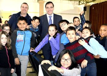 El teatro al servicio de la educación en el reciclaje en Cuenca