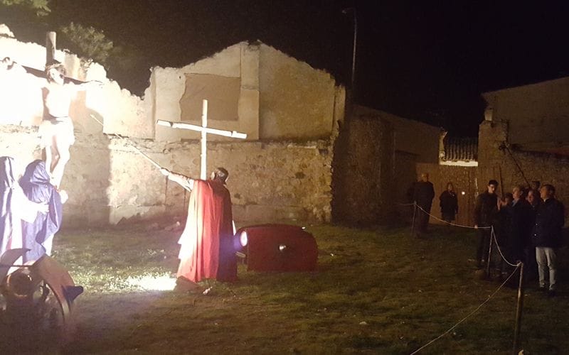 José Manuel Latre asiste a la Pasión Viviente de Albalate de Zorita, de Interés Turístico Provincial