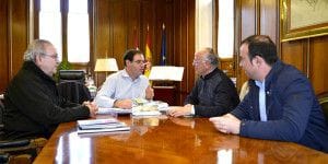 Prieto reconoce la labor de BTT Saltabaches en la dinamización cultural y deportiva de Casas de Benítez 2 FotoReunionPrietoSaltabaches1Nota