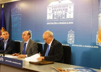 Latre: “Con la Feria Apícola, la Diputación apoya a los apicultores y a nuestro medio rural y sus posibilidades”