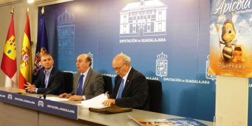 Latre: “Con la Feria Apícola, la Diputación apoya a los apicultores y a nuestro medio rural y sus posibilidades”