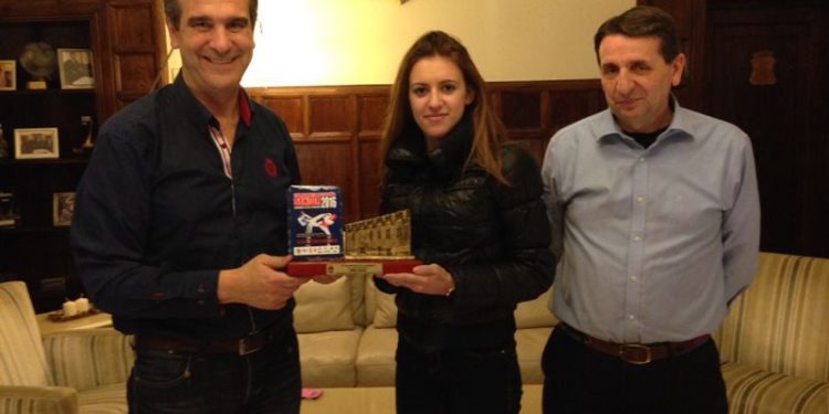 El alcalde de Guadalajara recibe a la campeona de España de Taekwondo