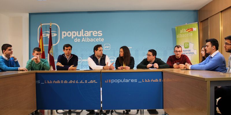 Núñez defiende una bajada de impuestos en Castilla-La Mancha para evitar la fuga de empresas que Page está generando