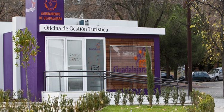 El Ayuntamiento de Guadalajara amplía el servicio permanente de visitas guiadas turísticas