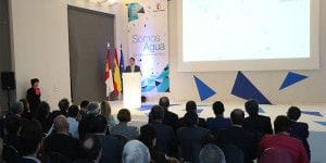 page plantea llevar la guerra del agua a las aulas