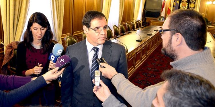 Prieto tranquiliza a la población: “El servicio de bomberos en todos los municipios de la provincia seguirá prestándose normalmente”