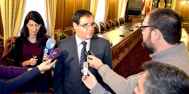 Prieto tranquiliza a la población: “El servicio de bomberos en todos los municipios de la provincia seguirá prestándose normalmente” 1 Prieto tranquiliza a la población: “El servicio de bomberos en todos los municipios de la provincia seguirá prestándose normalmente”