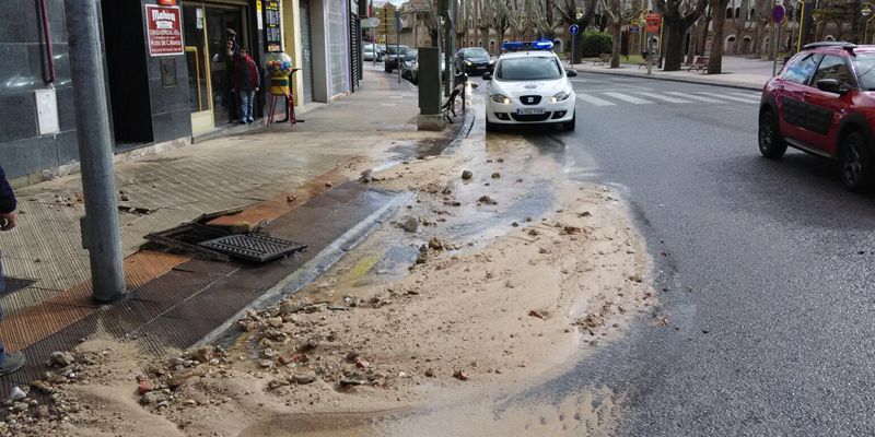 Una tubería que une la plaza de Toros de Cuenca y Fuente del Oro revienta por tres puntos diferentes