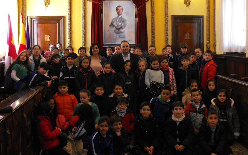 Alumnos de Tercero de Primaria del Sagrado Corazón visitan el Ayuntamiento