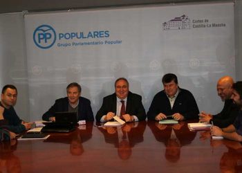 Tirado traslada a Podemos la importancia de bajar los impuestos a los ciudadanos para evitar la fuga de empresas