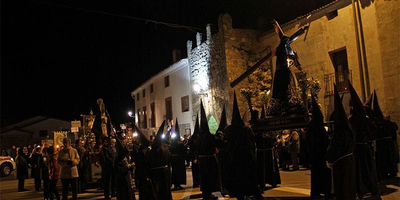 El Vía Crucis interparroquial congrega a dos mil quinientas personas en Almonacid de Zorita 1 viacrucisarciprestalalmonacid3