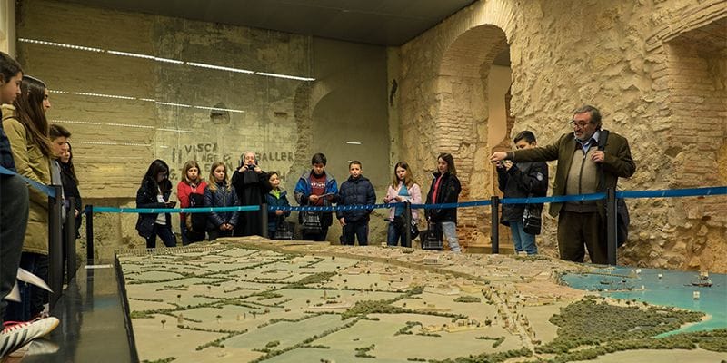 Alumnos del colegio Santa María de la Expectación de Cuenca conocen Tarragona de la mano de sus compañeros tarraconenses