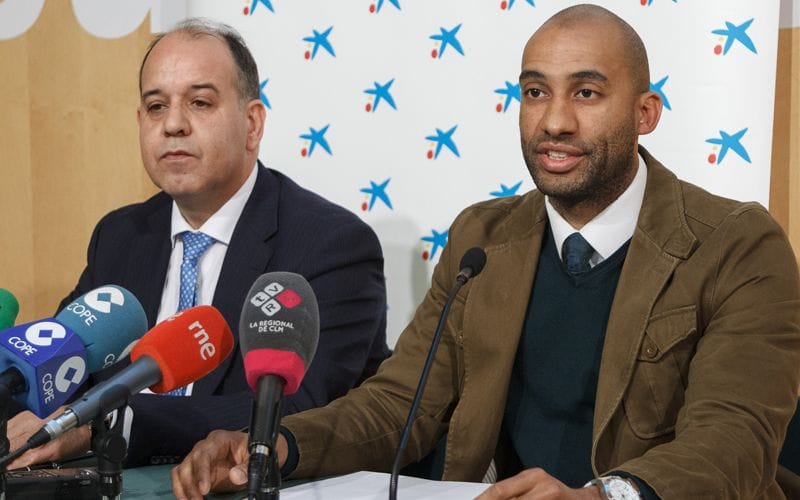 África se acerca a los colegios en el Buero Vallejo