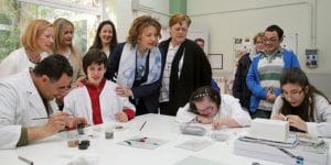 Aurelia Sánchez durante la visita que ha realizado a la sede de APACE