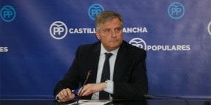 Cañizares critica que los presupuestos de Page sirven para colocar a su familia y a la gente del PSOE 2 Cañizares en rueda de prensa-120416