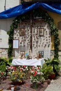 Los barrios de Pastrana vivirán con alegría en plena calle su fiesta de las Cruces de Mayo 2 crucesdemayopastrana (2)