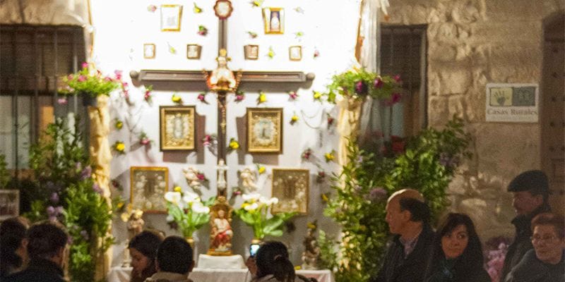 Los barrios de Pastrana vivirán con alegría en plena calle su fiesta de las Cruces de Mayo
