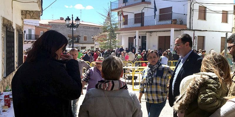 Prieto clausura las VI Jornadas de la Almendra de Villalpardo