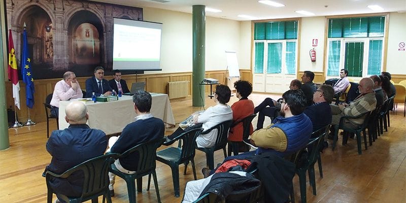 El Ayuntamiento de Cuenca expone ante los comerciantes y hosteleros del centro el proyecto para Carretería