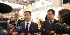 Emiliano García-Page, visita el stand regional en el Salón Internacional de Alimentación y Bebidas
