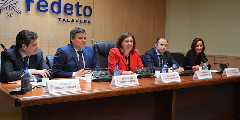 La Junta incentivará a las empresas que formen y contraten a desempleados durante el año 2016