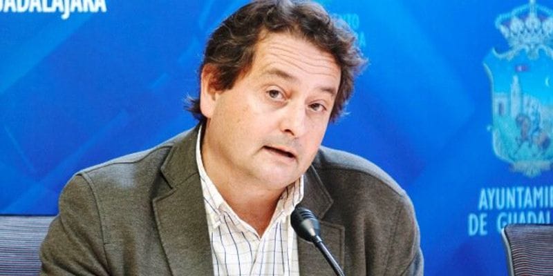 Úbeda calla a Jiménez: “El pliego está elaborado y suscrito por el técnico municipal correspondiente”