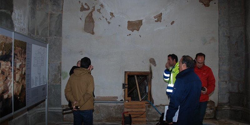 Aguas de Cuenca ayudará a la Catedral a resolver el problema de sus humedades