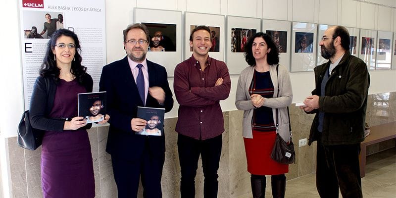 Huete alaba el realismo de la exposición ‘Ecos de África’ del joven Alex Basha 1 inauguracion expo africa