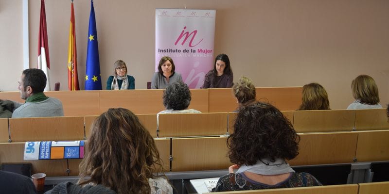 El Instituto de la Mujer forma en Derecho a mujeres y menores víctimas de violencia de género