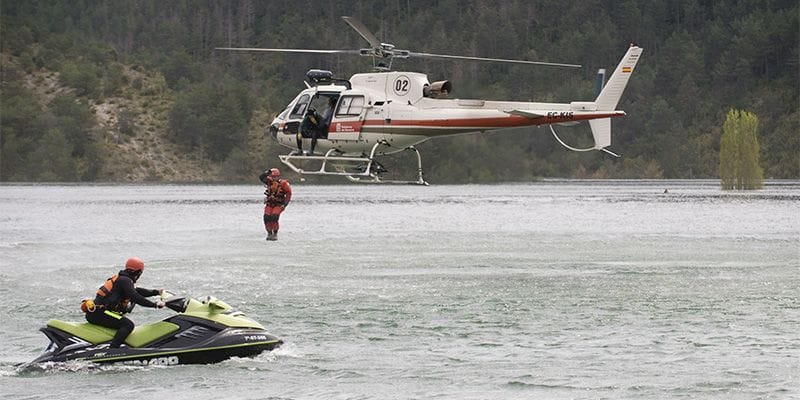La Escuela de Protección Ciudadana organiza en Cuenca un curso de rescate acuático para bomberos de toda la región