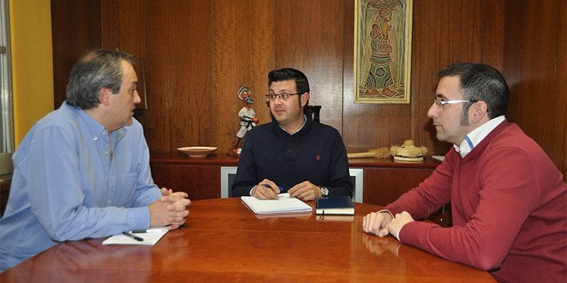 La Junta se suma a las colaboraciones para celebrar el Día del Libro en Cuenca 1 libreros director provincial educacion