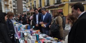 mariscal anuncia en el dia del libro que un mirador recordara a jose luis lucas aledon
