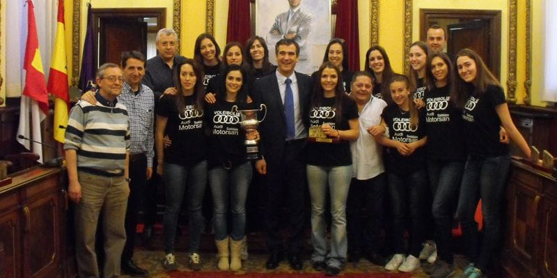 El alcalde, Antonio Román,  felicita al Motorsan Guadalajara