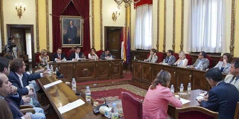 El Pleno del Ayuntamiento de Guadalajara aprueba por unanimidad solicitar más medios para los consultorios médicos en Iriépal y Valdenoches.