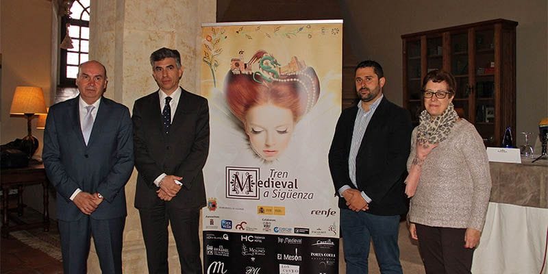 El Tren Medieval a Sigüenza propone un viaje en el tiempo con trovadores, zancudos y malabaristas