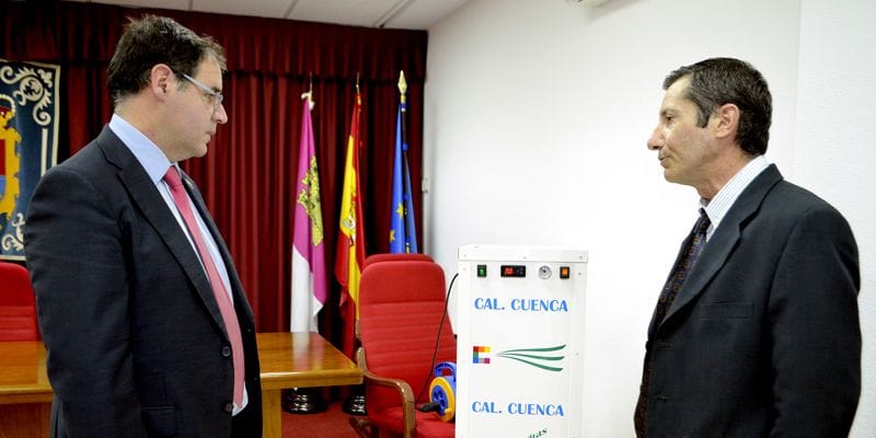 Benjamín Prieto conoce una novedosa caldera de fricción, proyecto apoyado en el Concurso Lanzadera