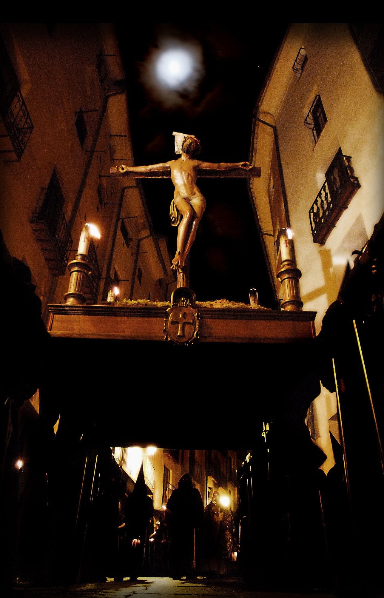 La Vera Cruz , de Cuenca, celebra cultos  solidarios centrados en la recogida de alimentos infantiles y pañales