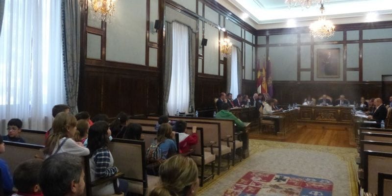 Dos grupos de escolares de El Casar conocen el Palacio Provincial