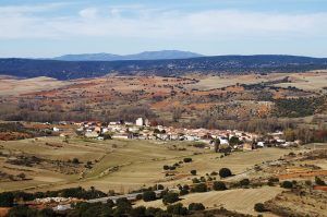 El PSOE de Mandayona considera que los presupuestos de 2016 “nacen muertos” por falta de inversiones y proyectos de desarrollo 2 1280px-Vista_de_Mandayona