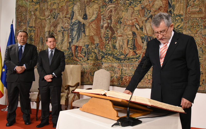 Ángel Felpeto toma posesión como nuevo consejero de Educación, Cultura y Deportes